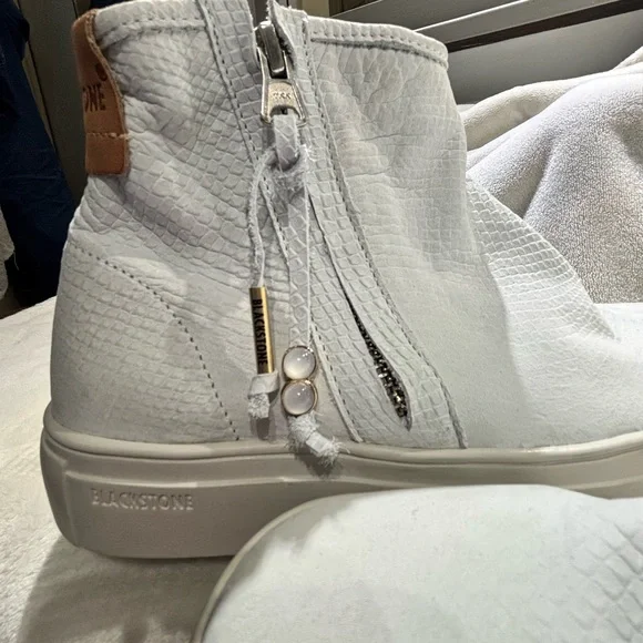 Blackstone Bootie - Picture 3 of 8